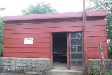 熊穴避難小屋