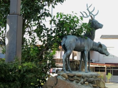 JR北条駅前の鹿の像