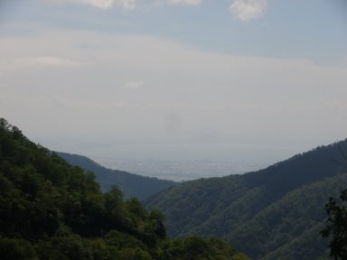 琵琶湖がぼんやりと