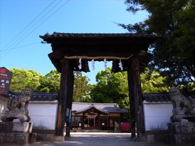 小泉神社門