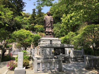 日蓮聖人の銅像