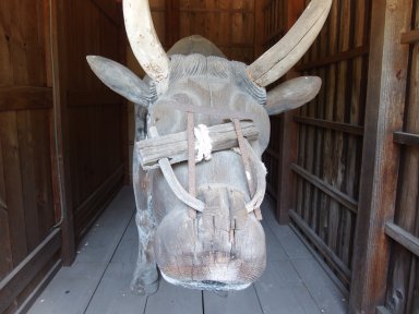 牛の木像(熊山神社)
