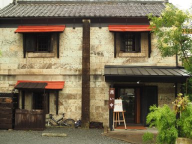 大谷石　松が峰教会の前のカフェレストラン