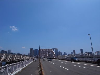 淀川を渡る。十三大橋