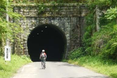 曲谷隧道
