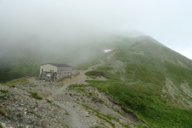 雪倉岳避難小屋