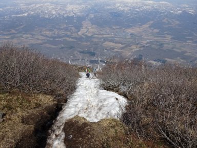 京極登山口の山頂直下