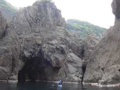 成生岬が近付いても洞窟