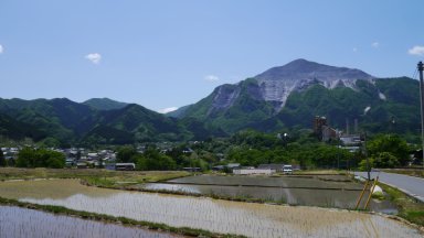 武甲山を望む