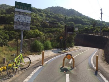 因島から生口島入口に向かう自転車道