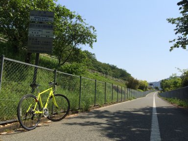 伯方島から伯方・大島大橋入口へ向かう自転車道