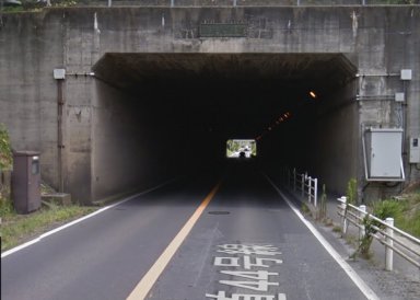 11 滑走路下のトンネル