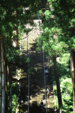 久遠寺　菩提梯