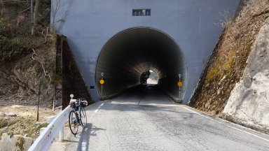 摩尼隧道