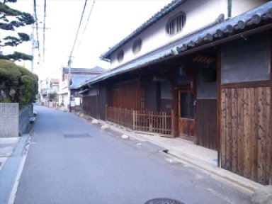 羽倉崎あたりの古い町家。