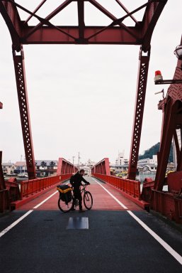 赤い鉄橋