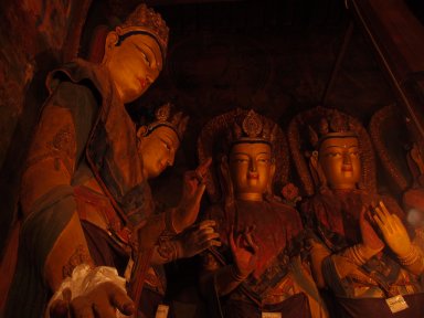 白居寺の仏像たち