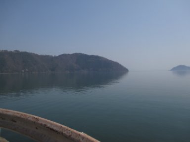 １３：３４　近江湖の辺の道から見た琵琶湖