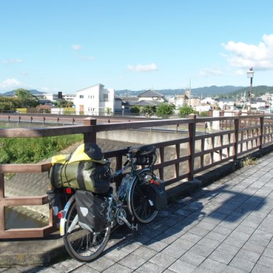 富雄川沿いのサイクリングロードへ