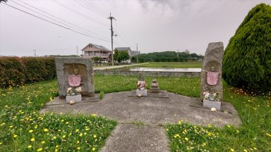 堂田の石棺仏