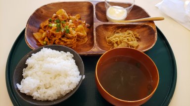 昼食：豚キムチ定食（千円）