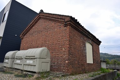 加茂駅の煉瓦造りのランプ小屋