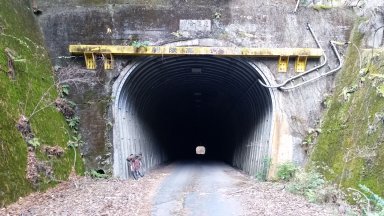 切抜トンネル