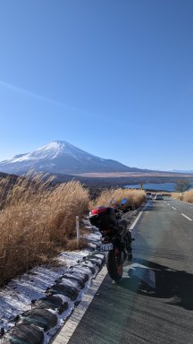 富士山、山中湖を望む